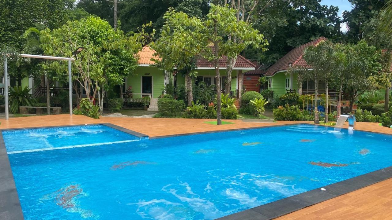 Somrudee Resort Nakhon Nayok Exterior photo